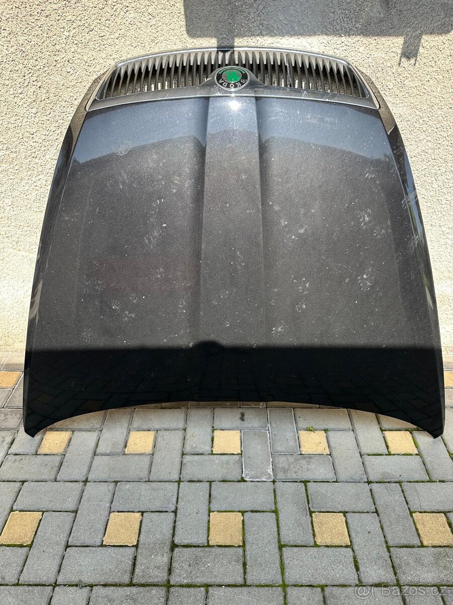 Škoda Octavia II kapota.