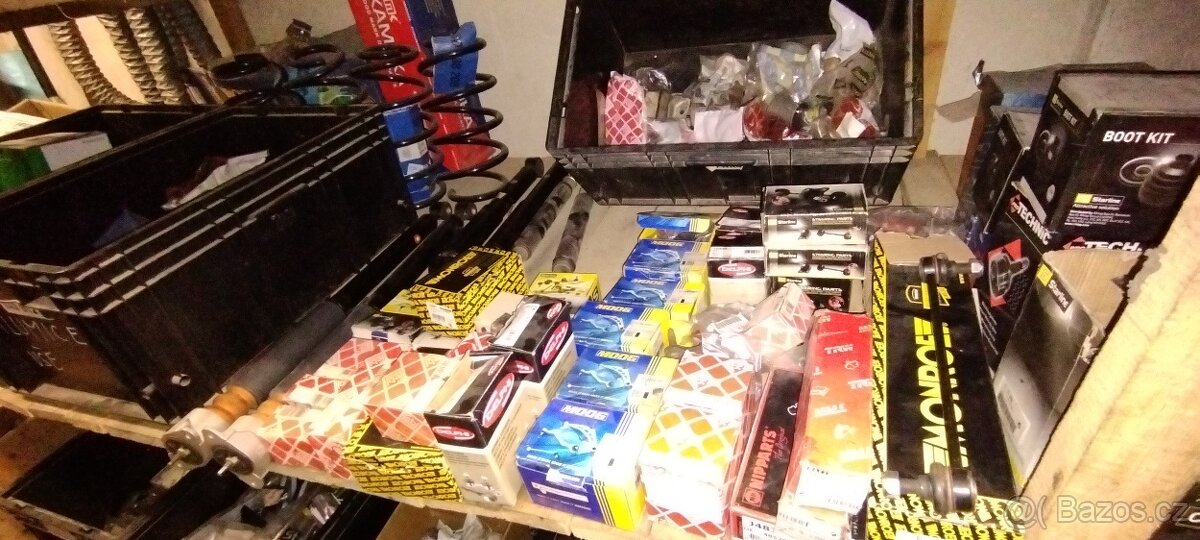 Prodám skladové náhradní díly 20 beden vše Nové