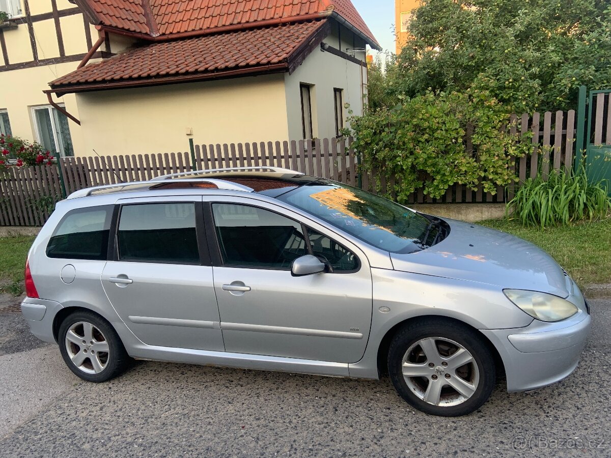 Peugeot 307 SW 2.0 HDI rok 2005. 7 místný. Tažné. Klima