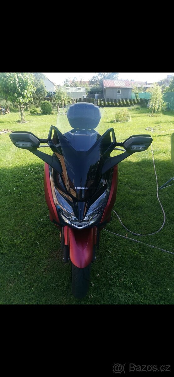 Honda forza 125