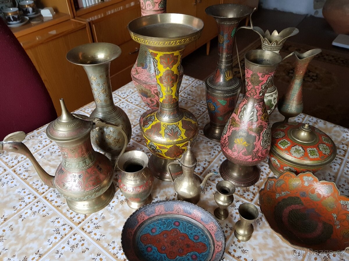 Mosazné vázy, misky, konvice