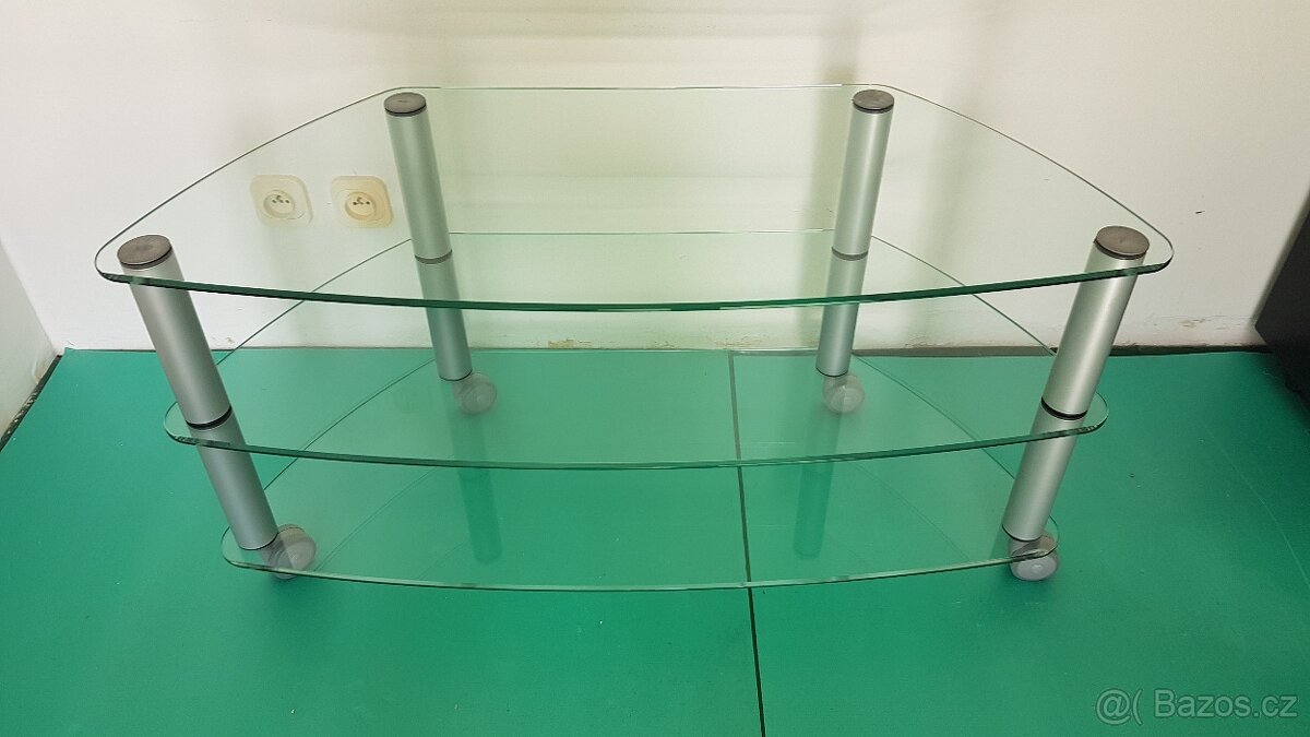 Stolek pod TV skleněný