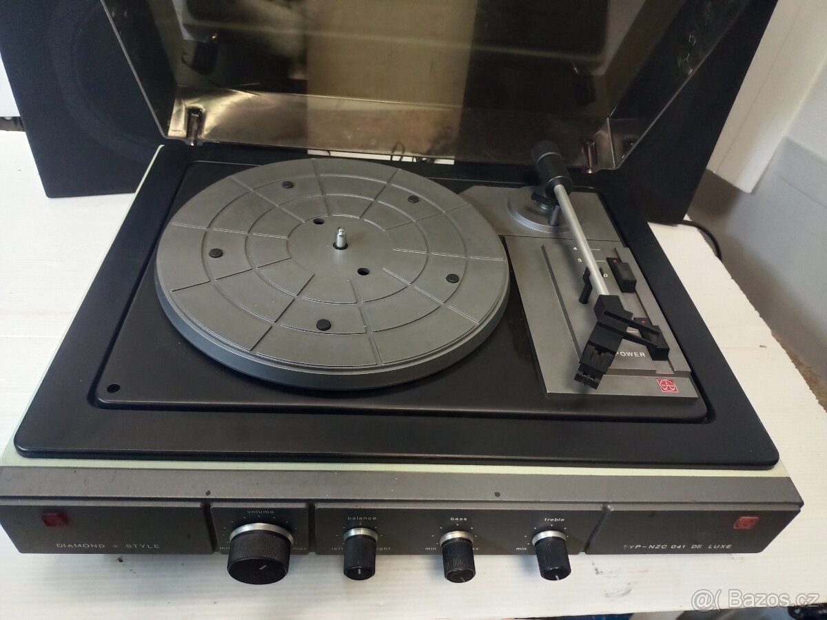 TESLA NZC 041 DE LUXE, gramo se zesilovačem