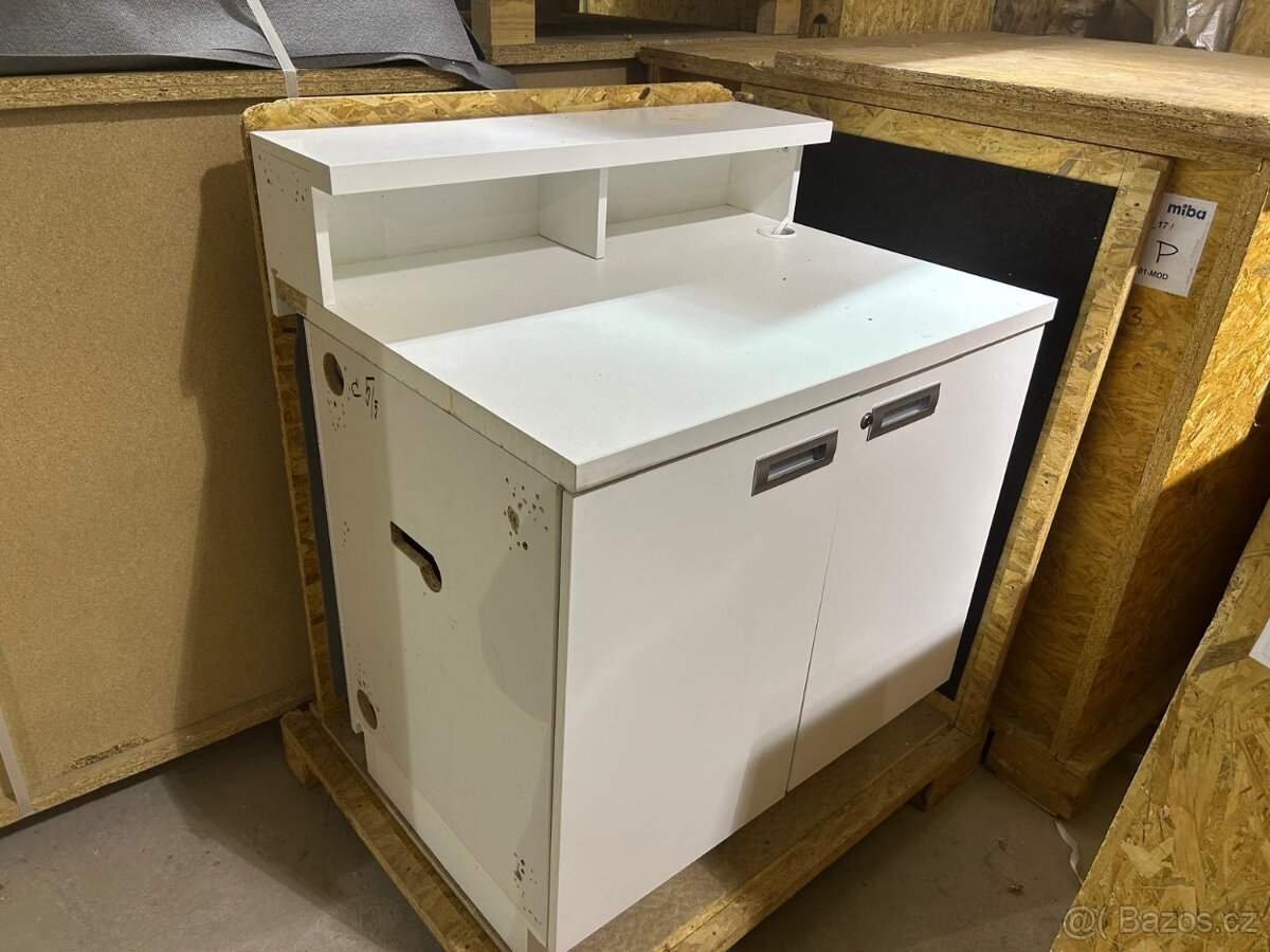 Barový pult, bar, recepce, info pult, pult, skříň