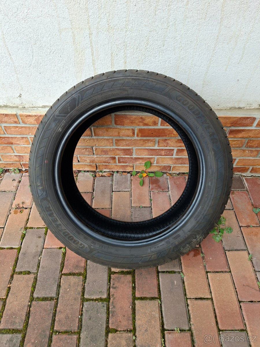 GoodYear Efficient Grip 235/50R 19C 111/109T