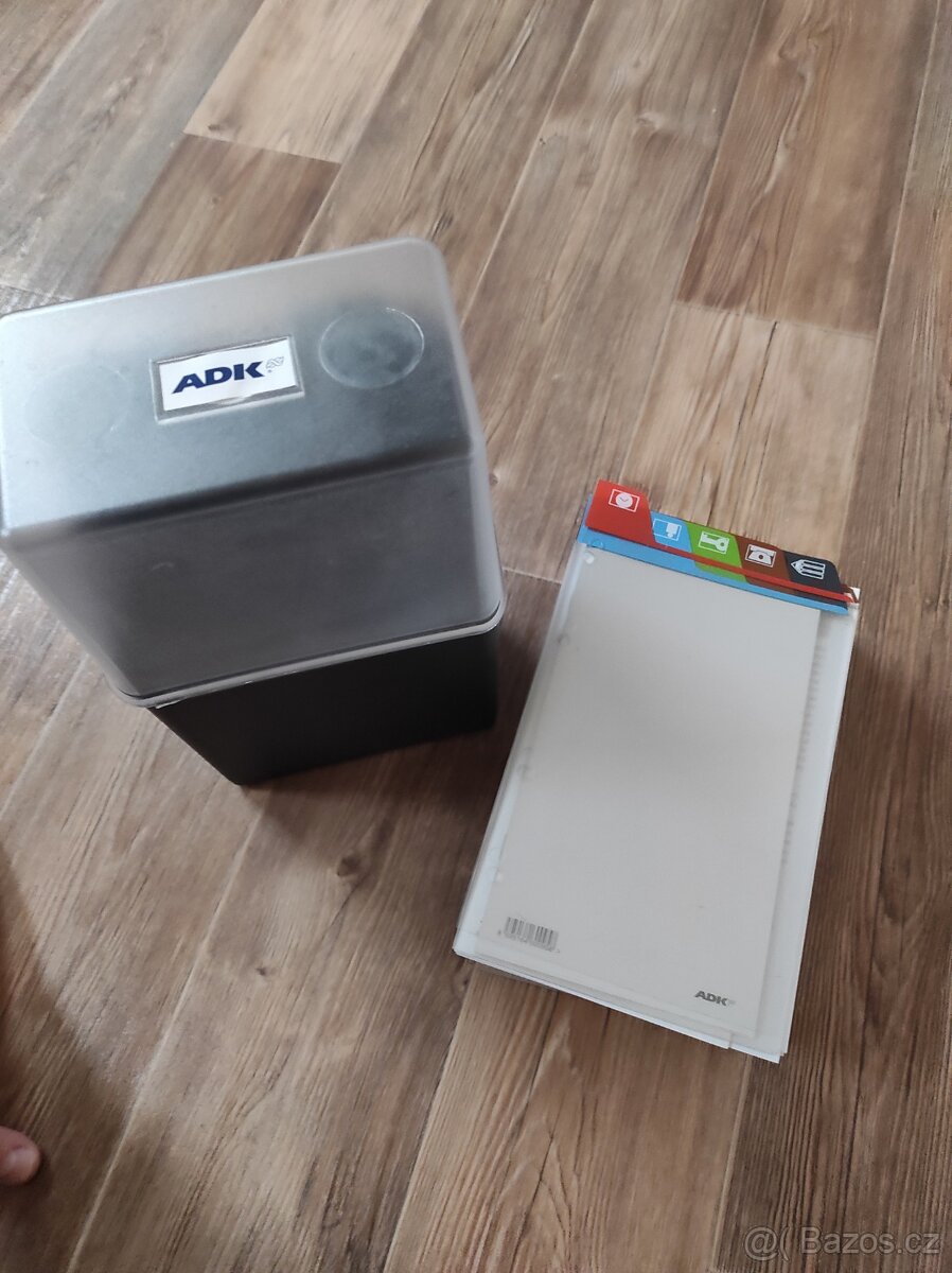 Archivní box a náhradní náplně,venní diář na 2026 ADK