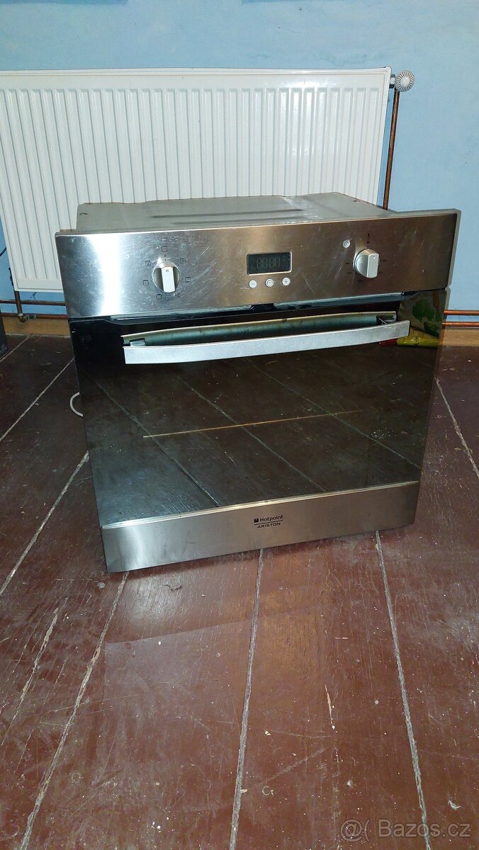 Horkovzdušná trouba Hotpoint ARISTON - VESTAVNÁ