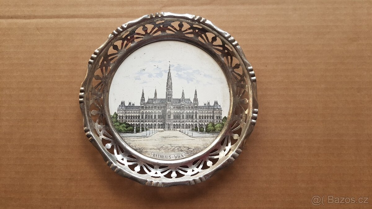 Starý talíř s motivem Vídeňské radnice,