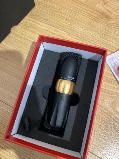 Tetovací strojek + výbava