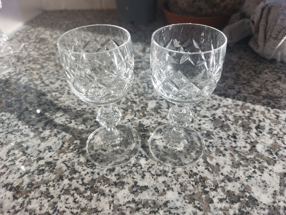 Broušené křišťálové pohárky