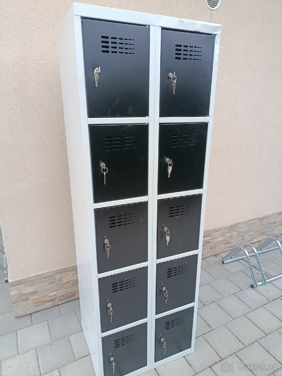 Plechová skříň 10 boxů