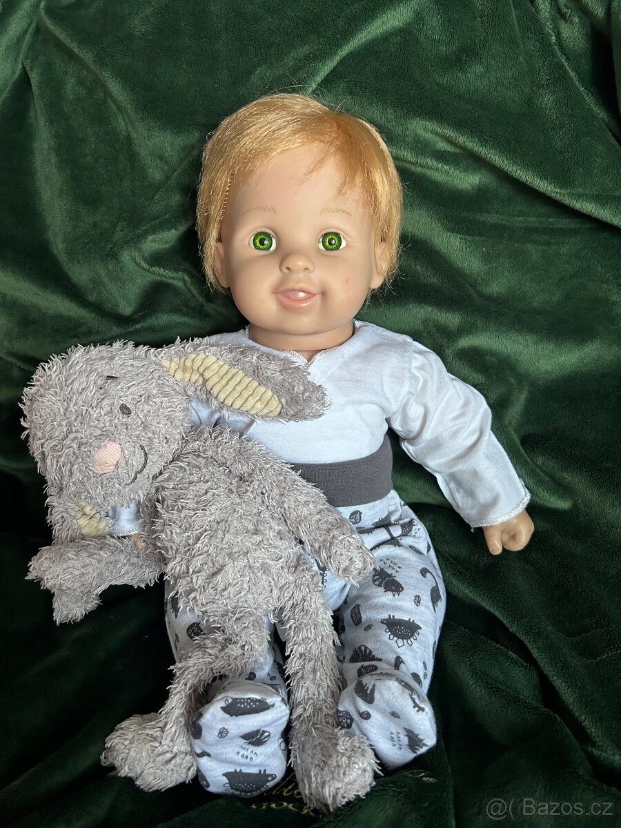 Realistická panenka-miminko.