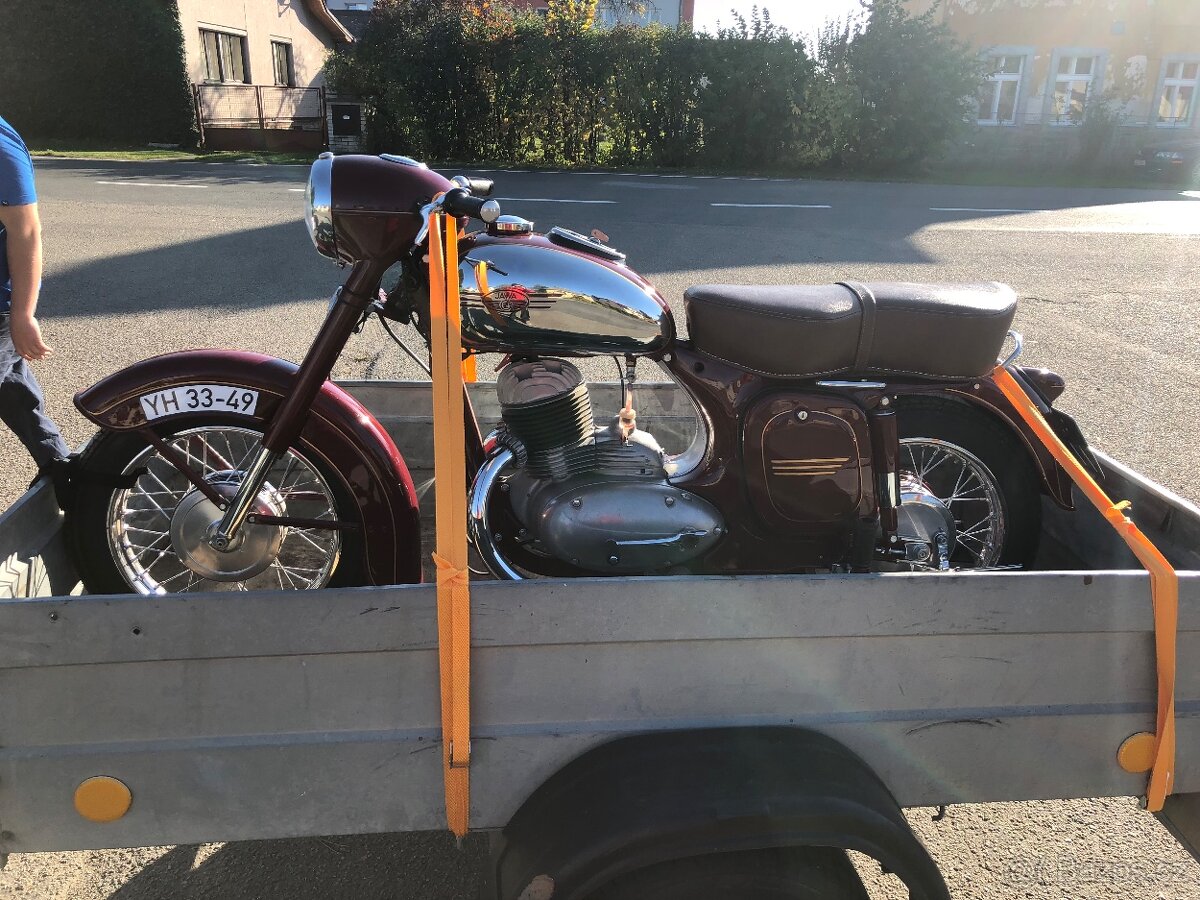 Jawa 250/353 Kyvacka
