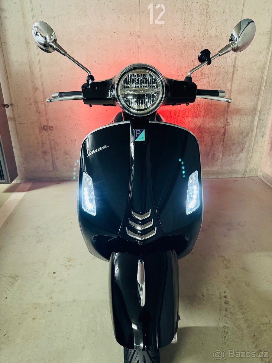 Vespa GTS 300 Super HPE, v záruce, 2600 km