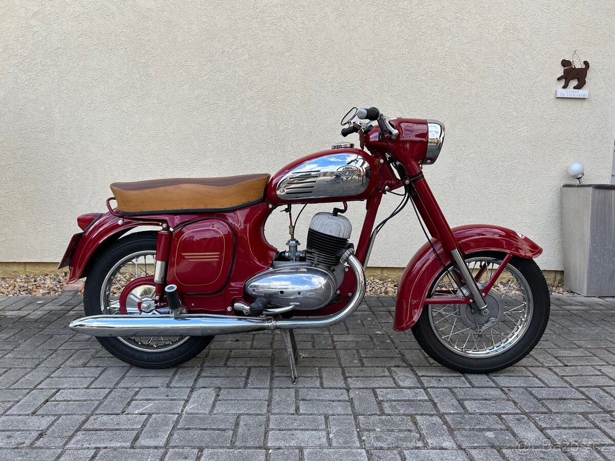 Jawa 350 kývačka