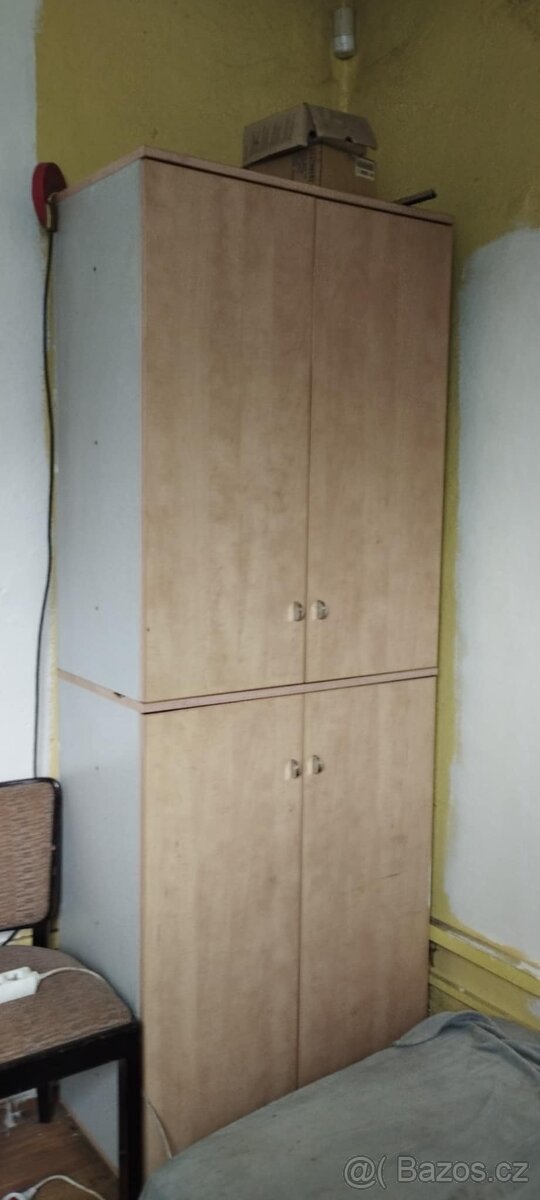 Použitá kancelářská skříň set 2 skříněk.
