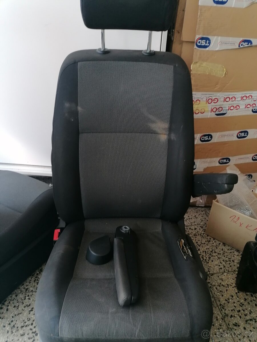 SEDADLO SPOLUJEZDCE VW T6 S PODRUČKAMI