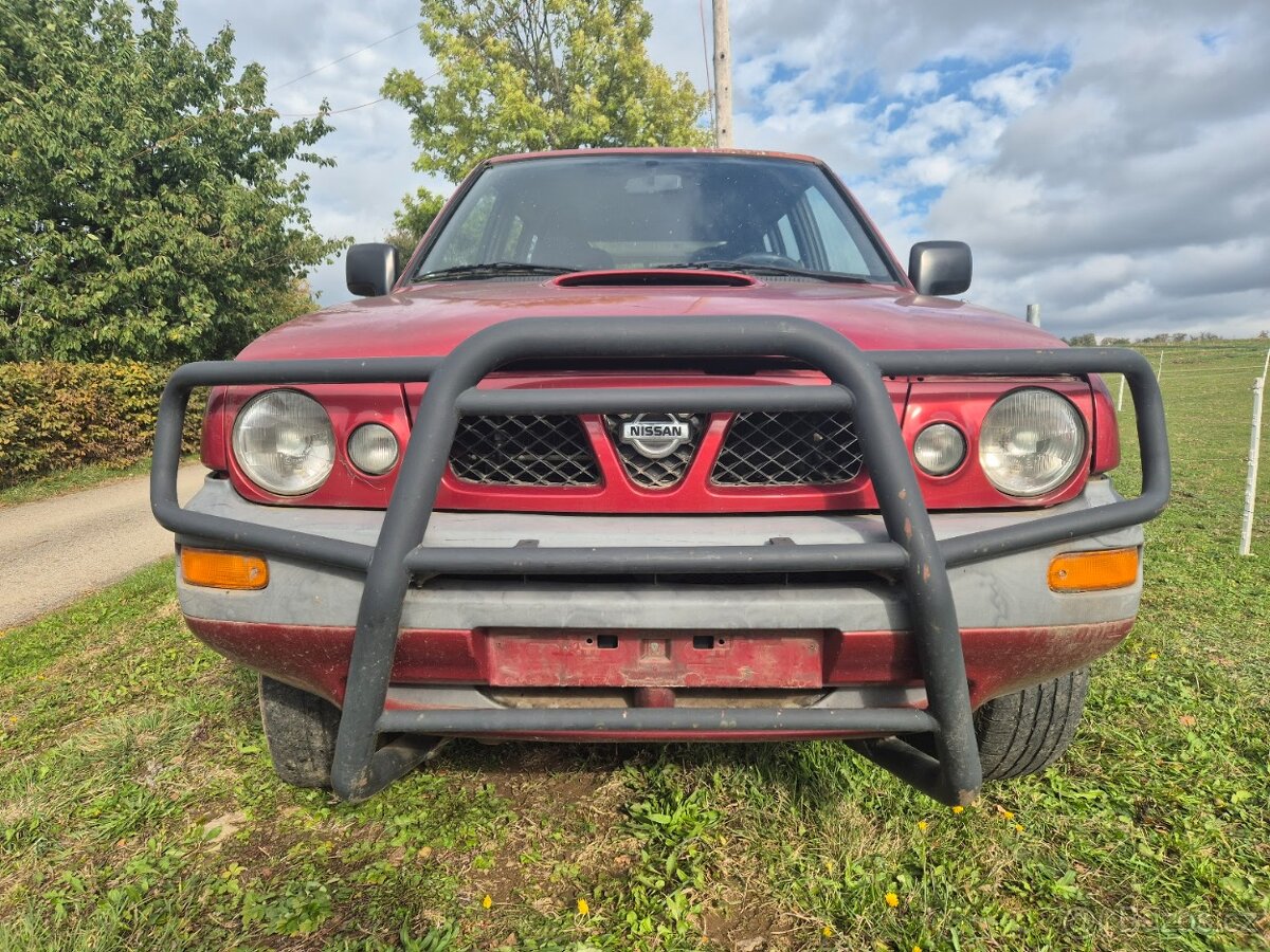 Nissan Terrano: přední ochranný rám, nárazníky, maska