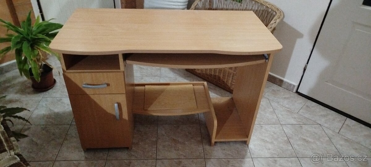 PC stůl