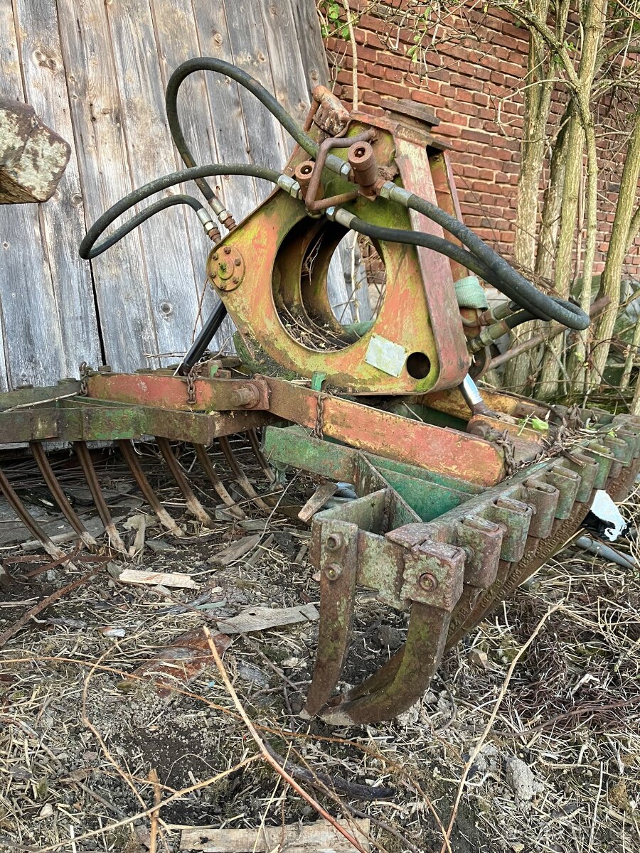 Vidle drapák nakladač T174
