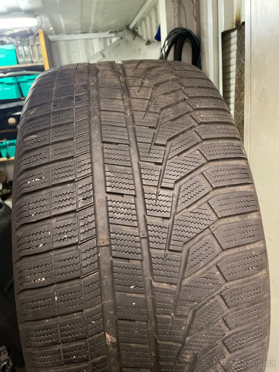 Zimní 295/35r 21
