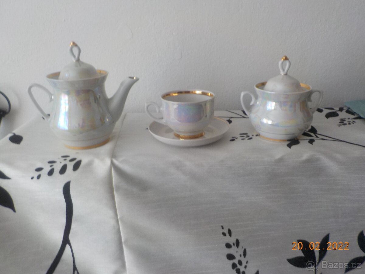 Porcelánový servis.