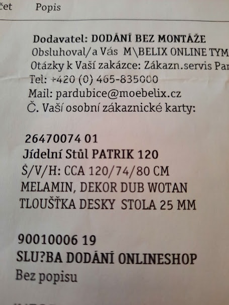 Jídelní stůl
