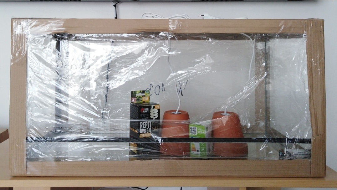 Vybavené 80x40x40cm terarium nové , 2x světla , žárovky uvb