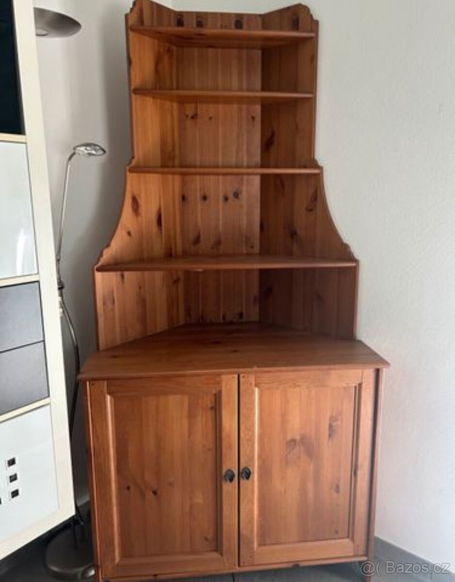 ROHOVÁ KNIHOVNA- PŘÍBORNÍK IKEA LEKSVIK