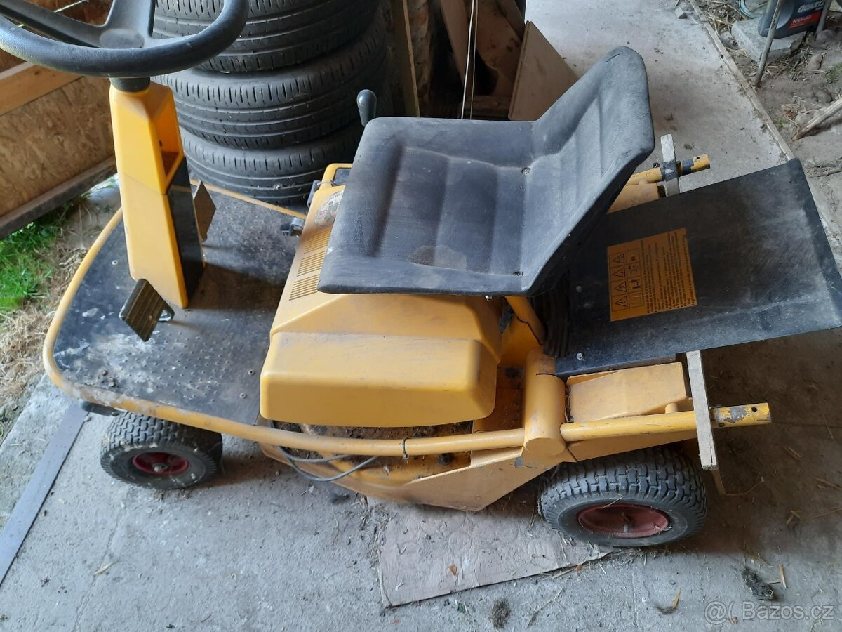 Prodám sekací traktůrek na trávu