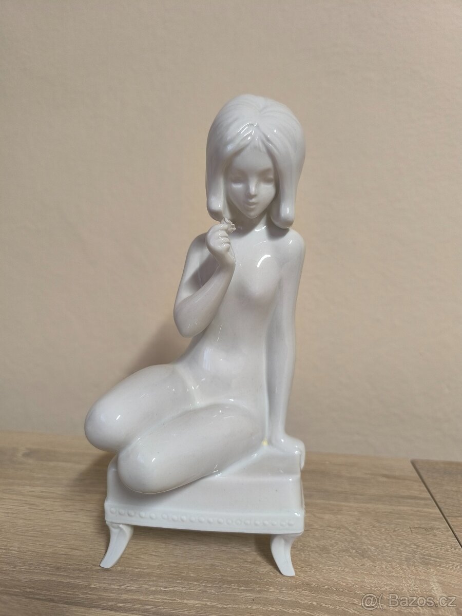 Porcelánová plastika - žena akt Royal Dux ateliér Černoch