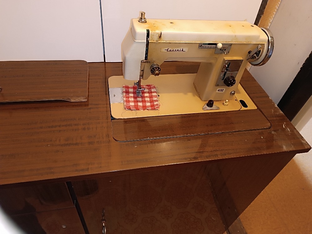 retro šicí stroj