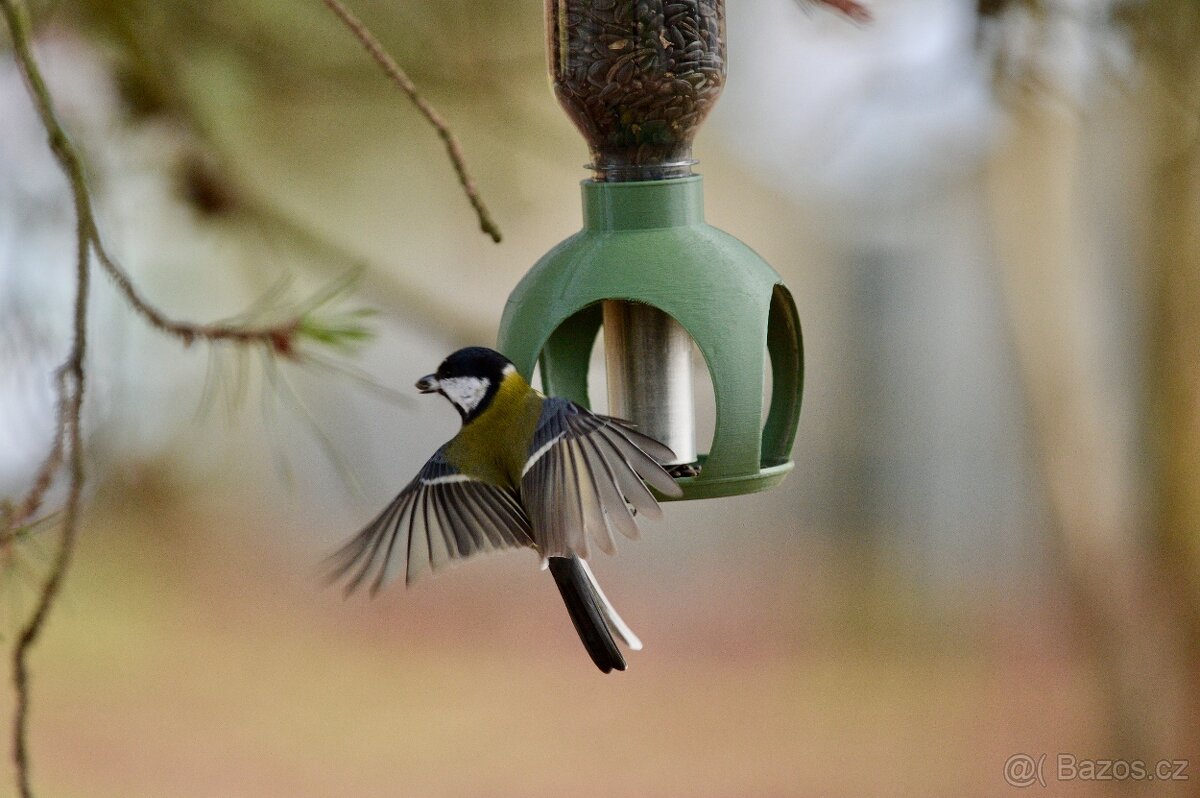 Závěsné ptačí krmítko