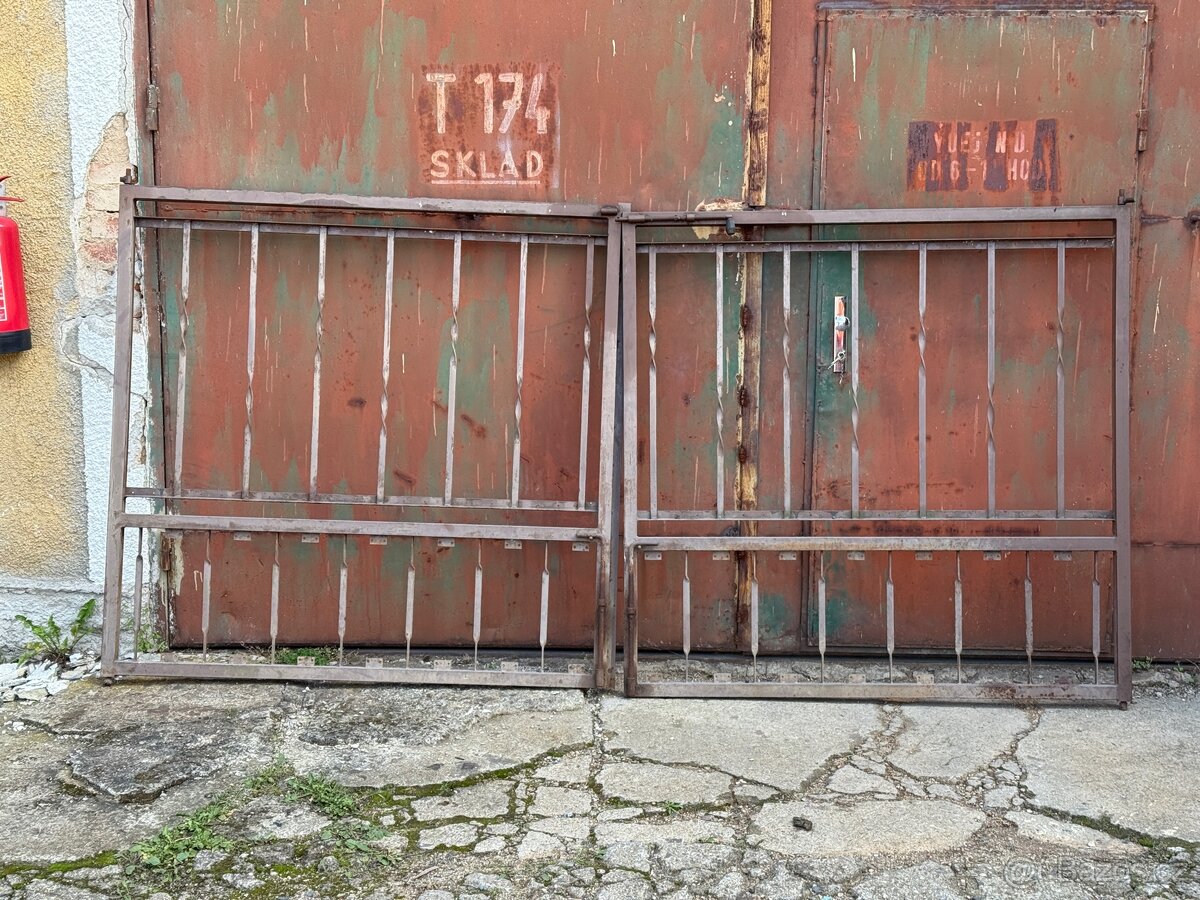 Křídlová brána š.3m x 1,46m