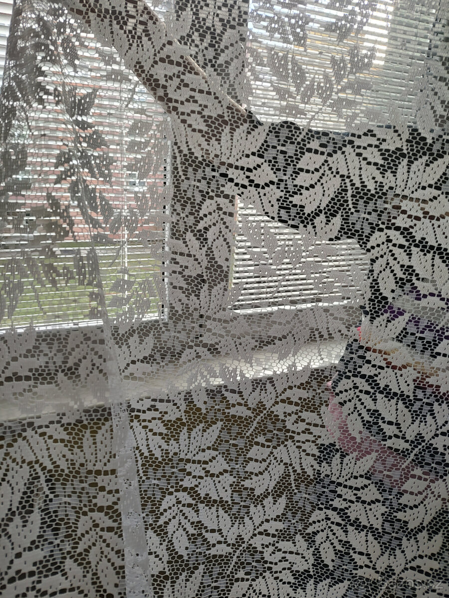 Záclona cca 3 x 3,4 metru