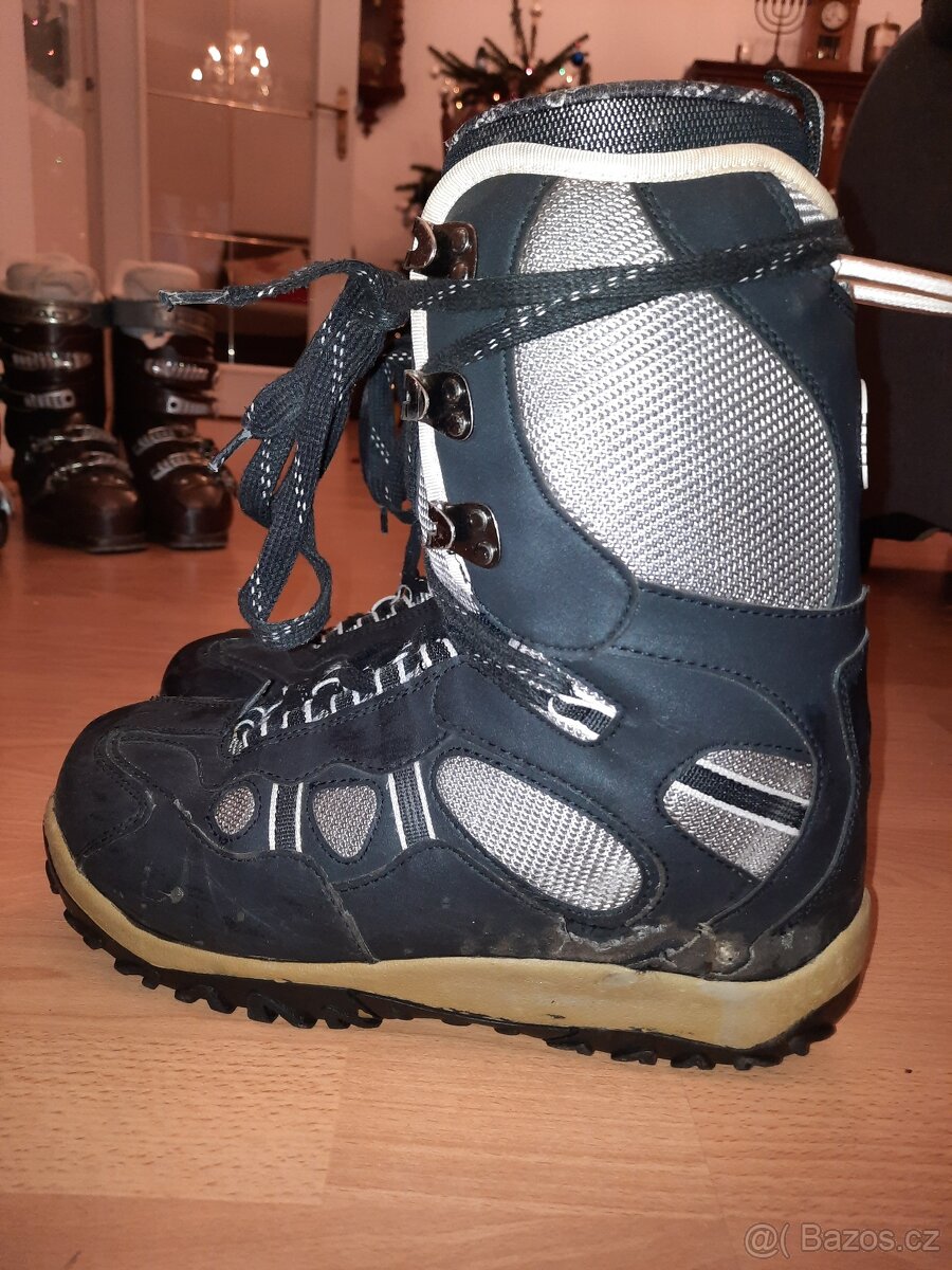 Boty na snowboard 44