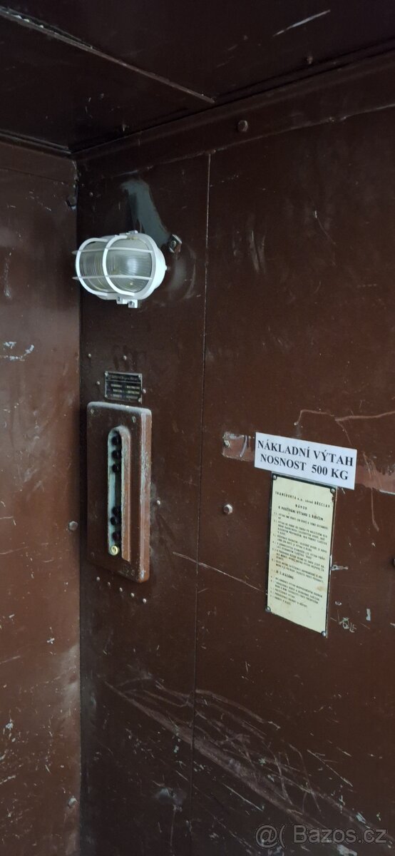 Nákladní výtah