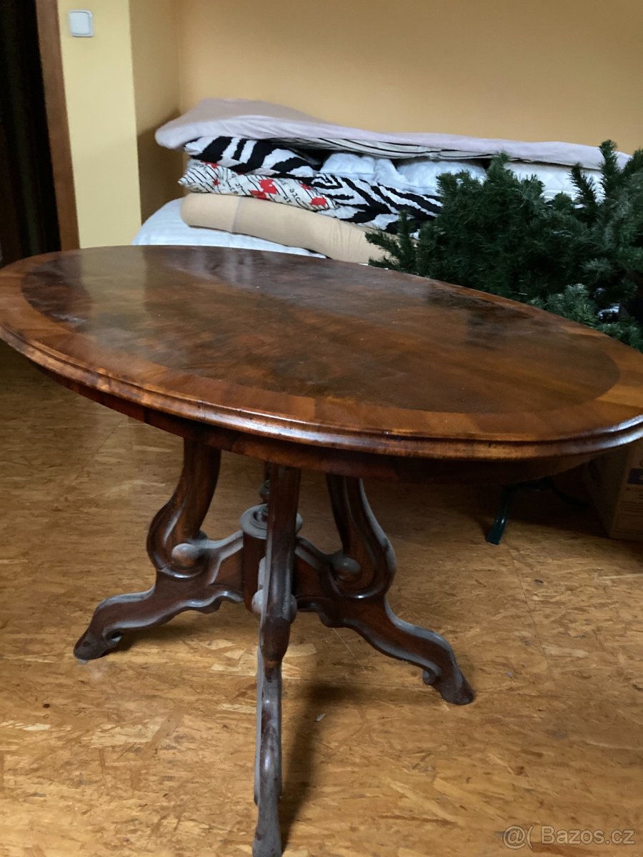 Starožitný stůl kořenice ořechu