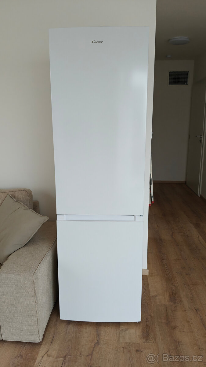Zánovní lednice CANDY CCH1T518DW