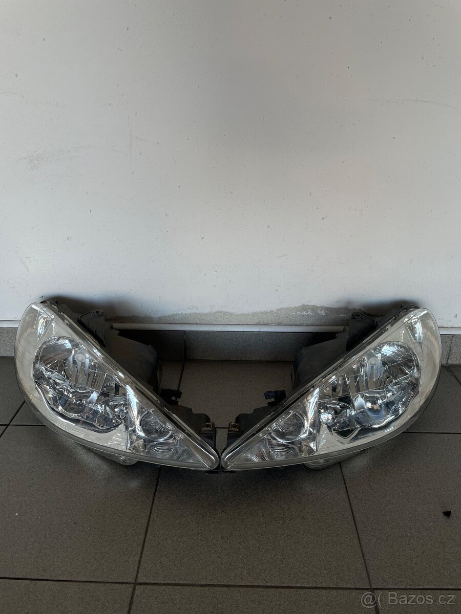 Peugeot 206 - přední světla