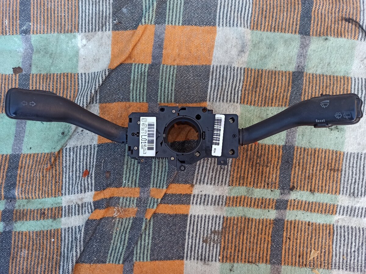 Prodám přepínač blikrů a stěračů (páčky)