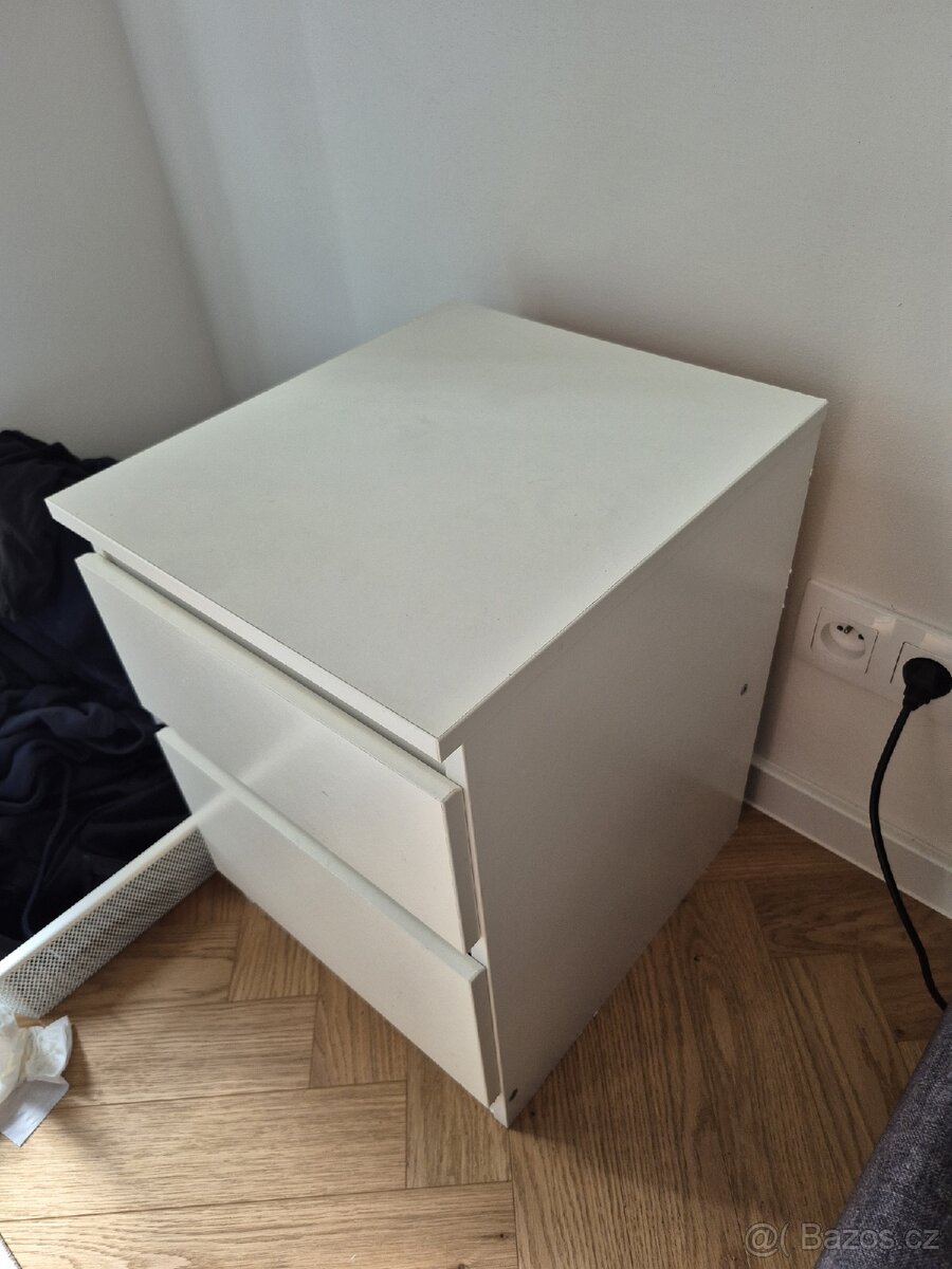Noční stolek