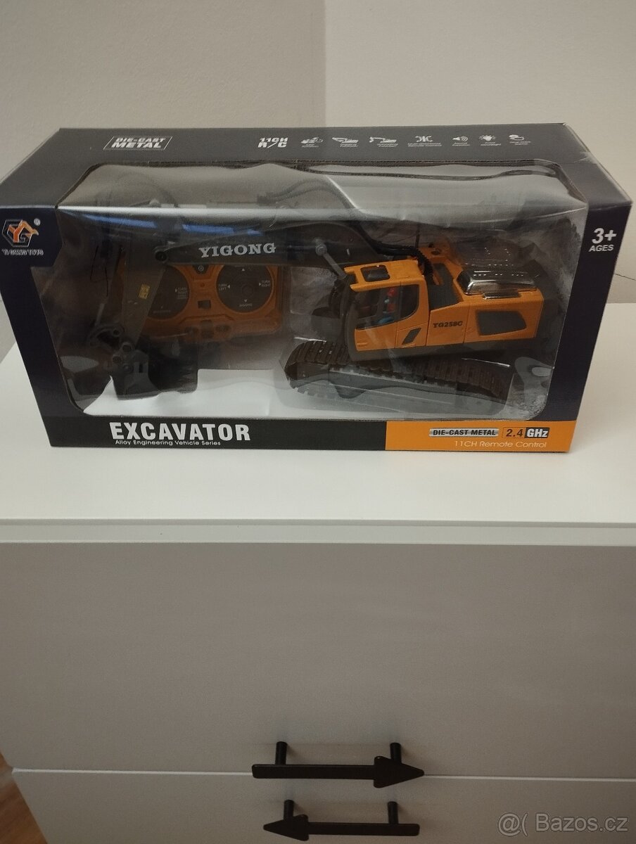 RC model Excavator - kovový