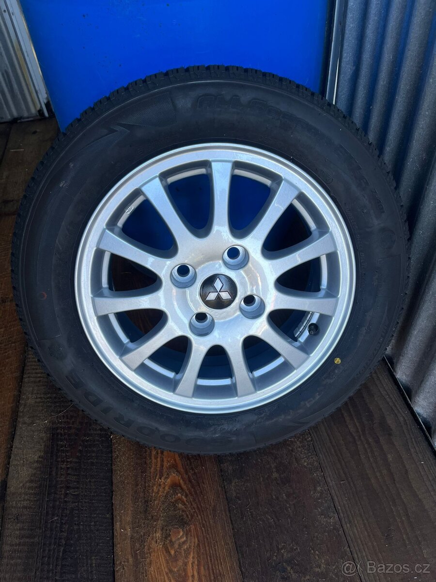 Nové pneu 195/60 R15 + lité kola