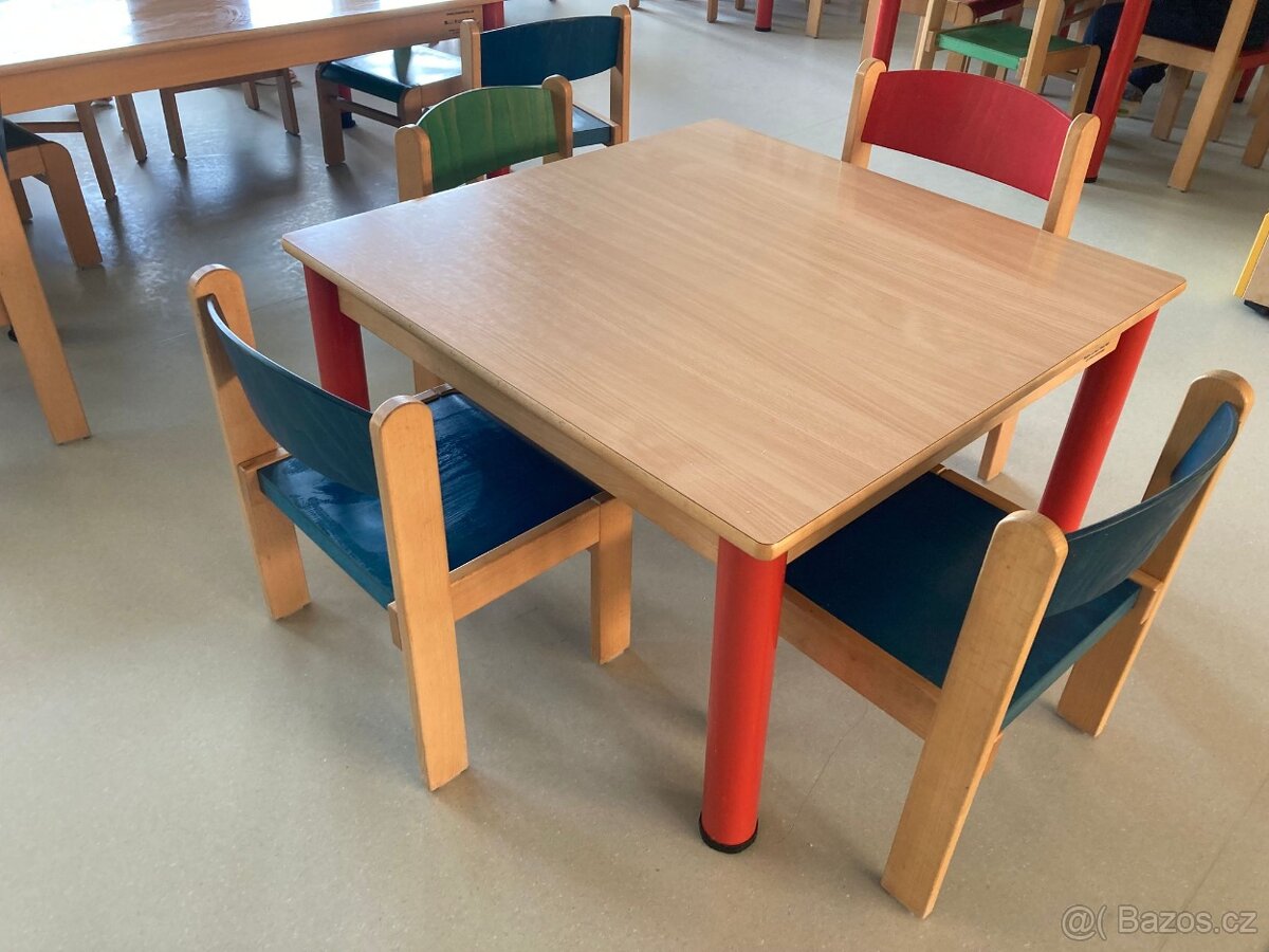 Dětský stolek 80x80 cm
