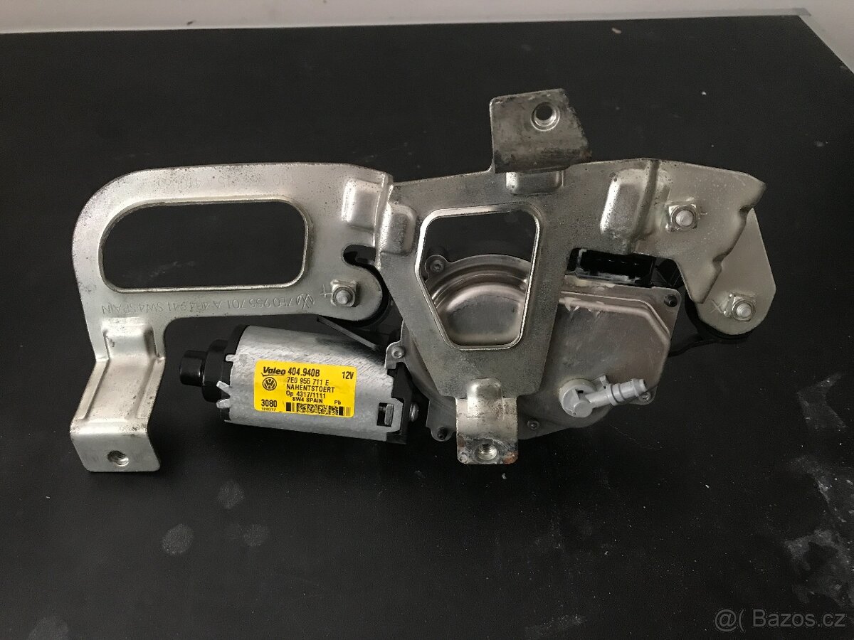 Motorek zadního stěrače s ostřikovačem pro VW T5, T6