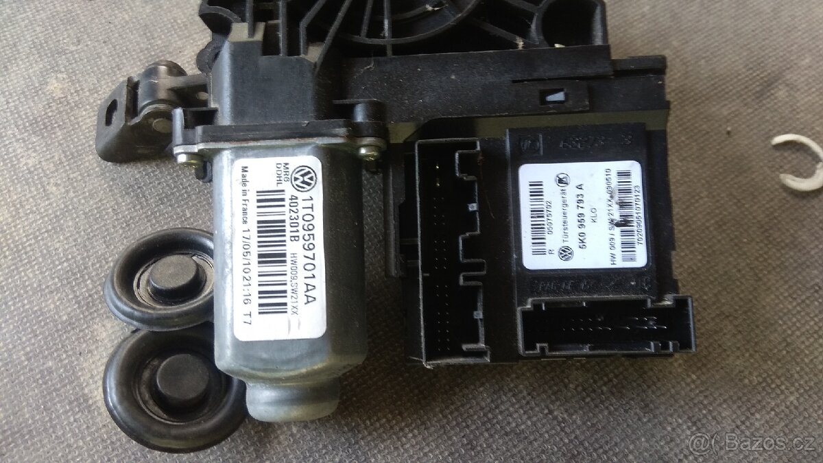 1T0959701AA motorek stahovačky okna řidiče