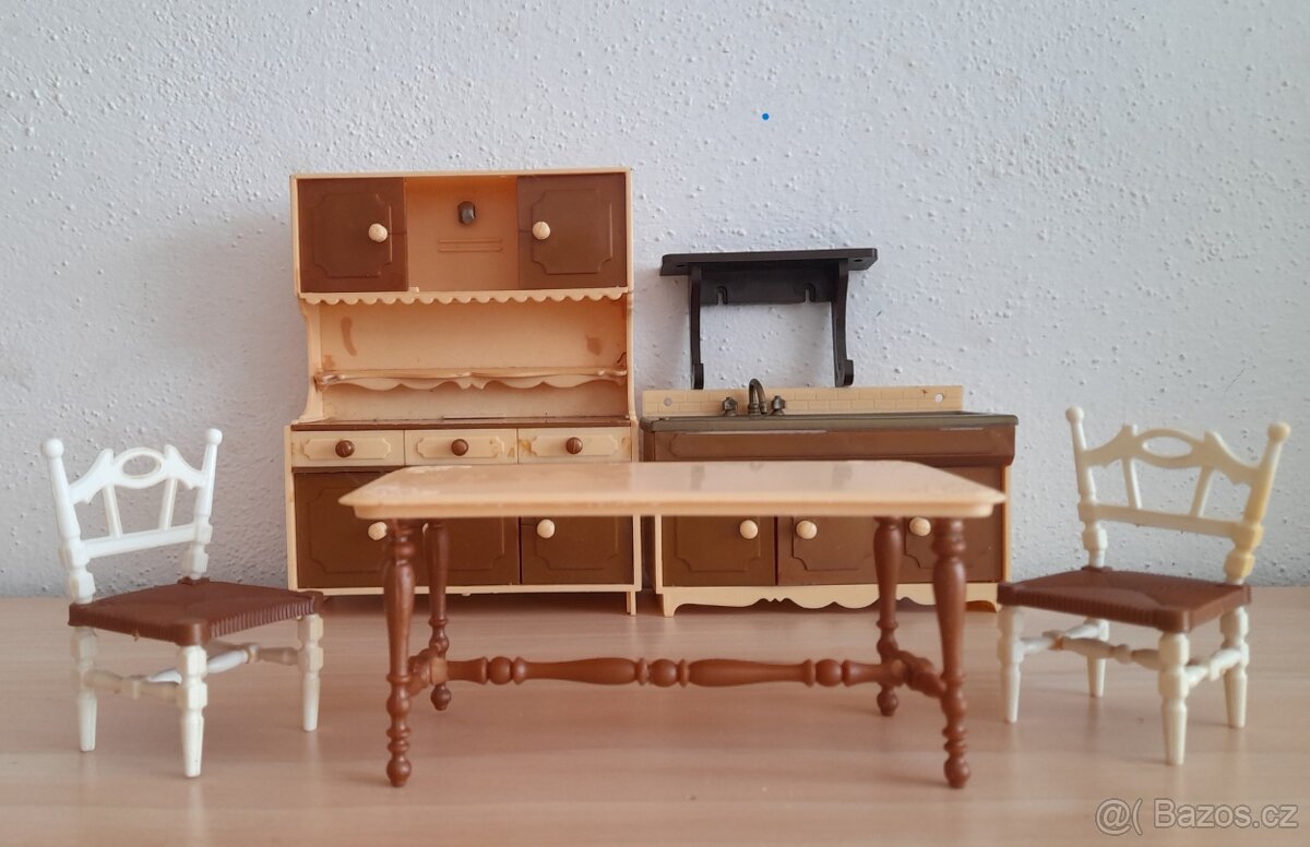 Retro nábytek pro malinké panenky