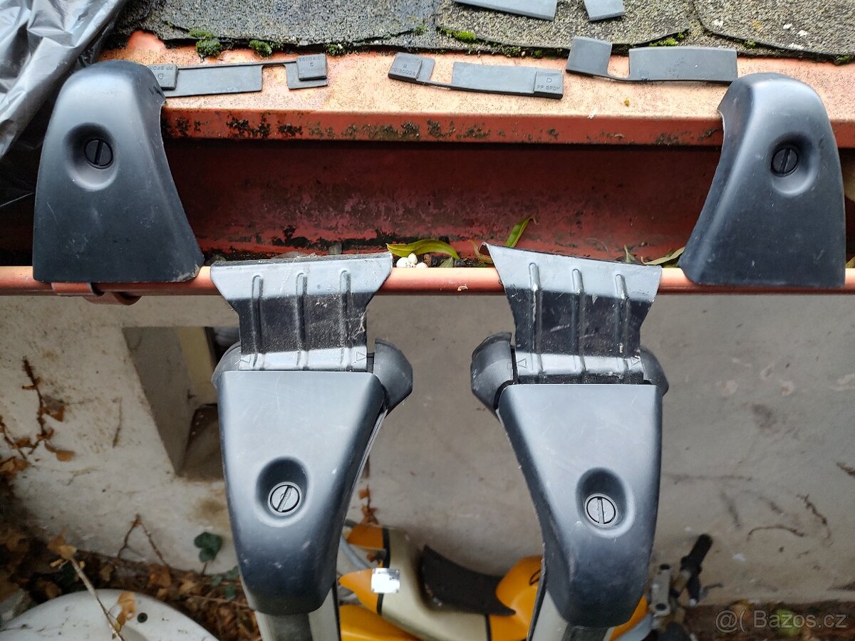 Střešní nosníky na Renault Scenic III