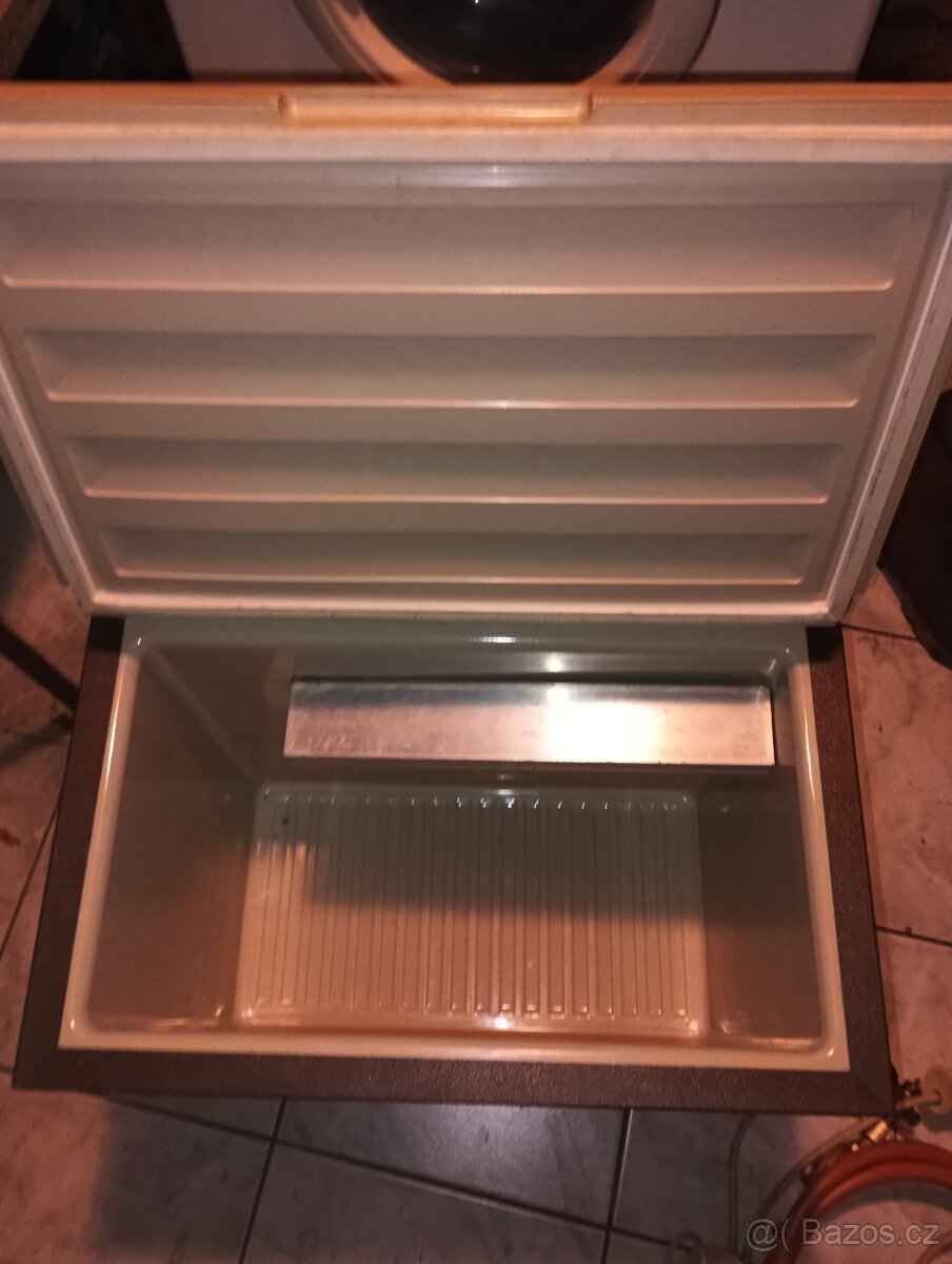 lednička-trojkombinace 12v,220v,pb.plyn